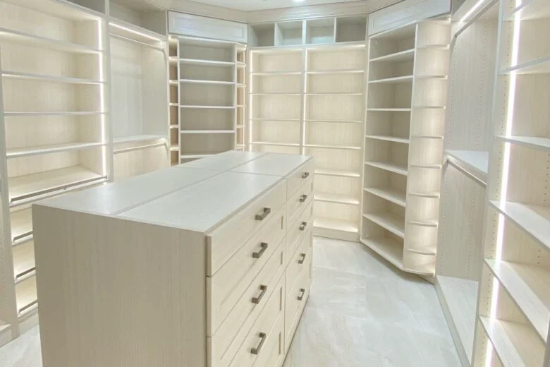 CUSTOM CLOSETS