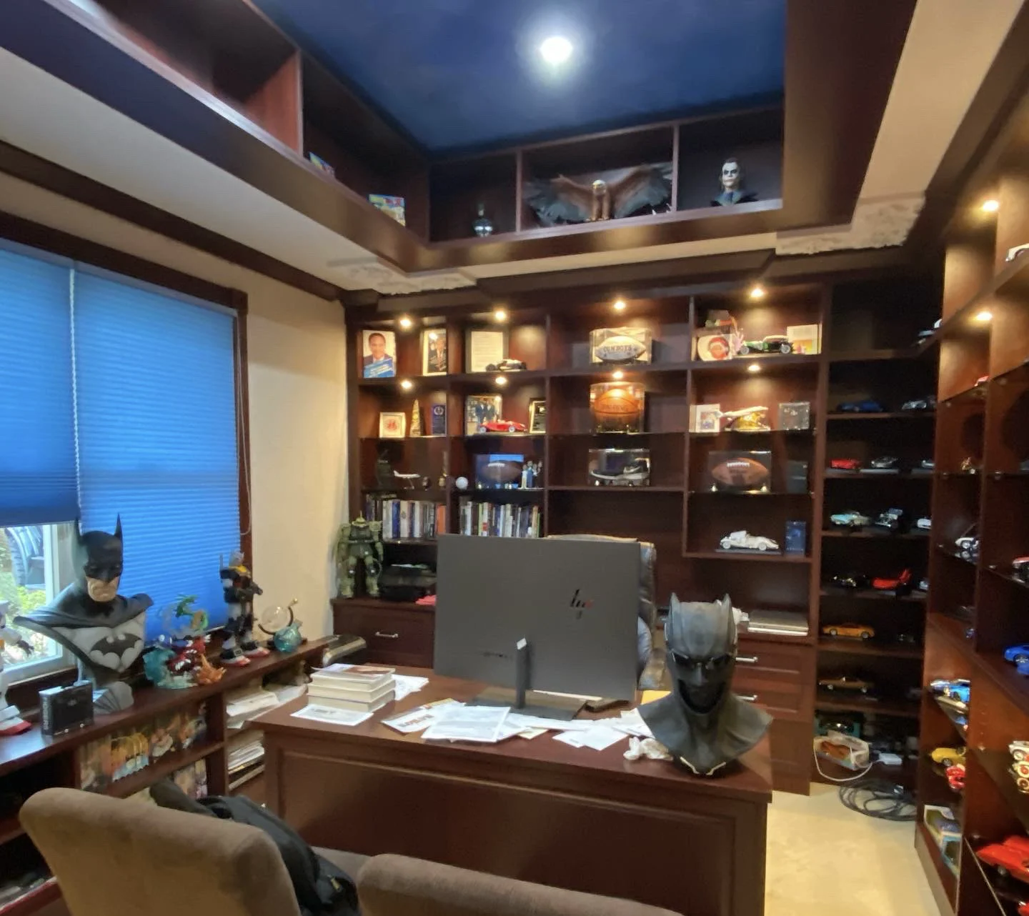 Reach-In Closet Design